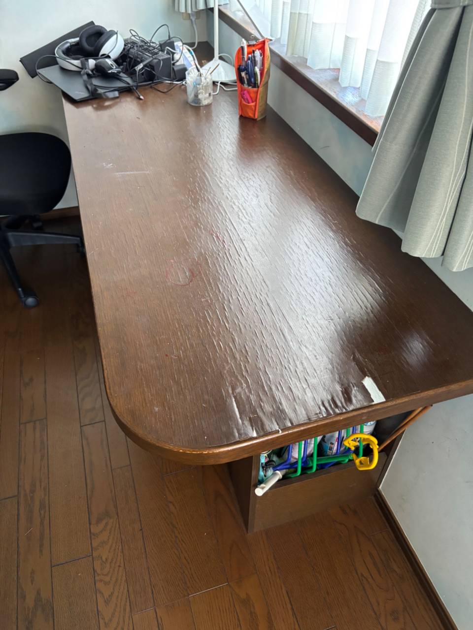 秦野市で机の天板と窓枠をリメイクしました。
